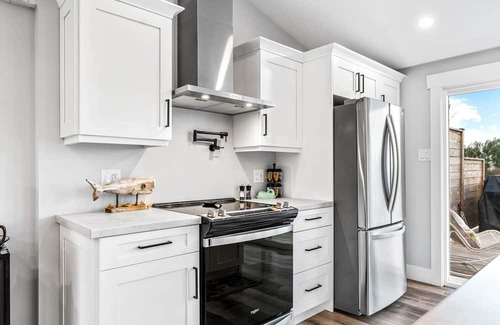 Cormierville Ski Chalet | Cozy and Modern Oceanview Cottage with hot Tub