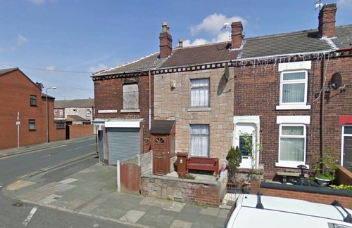 St Helens House | Charming 2BR House in St Helens - FREE Parking
