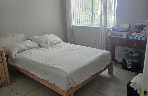 Margate House | Charming 4-bedroom townhome with WiFi and AC in Margate