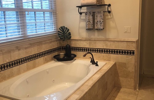 Naperville House | LivGolf Tournament-Large home walkable to downtown Naperville near Bolingbrook