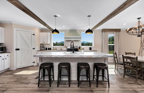 Faber House | Charming 3-bedroom Mountain View Retreat in Faber