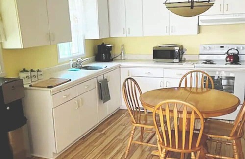 South Glengarry Cabin | Beautiful 2BR Waterfront Cottage! #3
