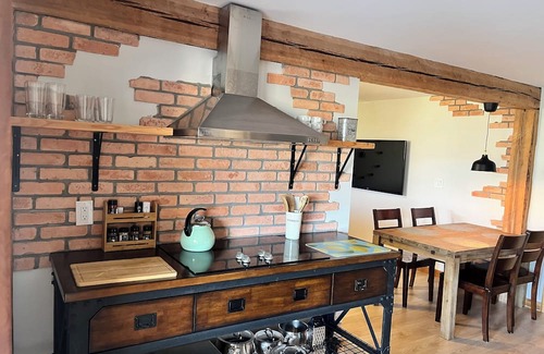 Winfield House | Cozy Guest Suite in Lake Country BC - Beautiful view, Convenient location.