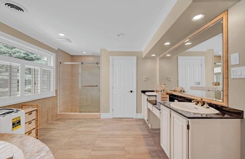 Bedford House | The Grand Estate on Paper Mill Lake