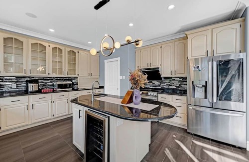 Bedford House | The Grand Estate on Paper Mill Lake
