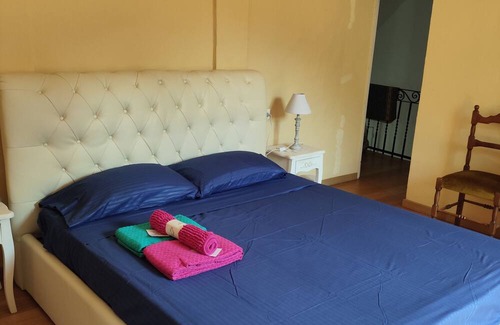 Azzano Apartment | Easy and cozy flat on Como lake center, sleep visit & relax!