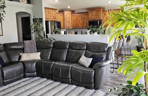 Gillette House | Cozy family friendly 5 bedroom home 10 min drive from Camplex