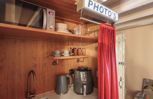 Winster Cottage | PICTURE COTTAGE, pet friendly, character holiday cottage in Winster