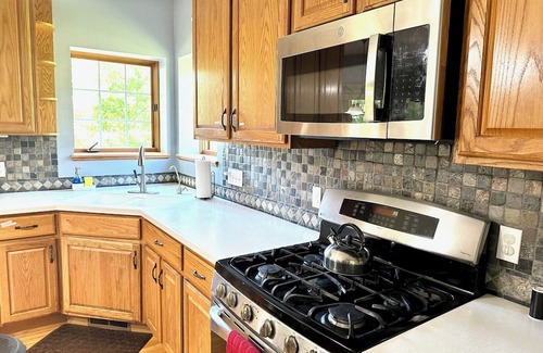 Hudson House | Spacious 6-bedroom house in charming Hudson