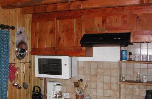 Mizoen Ski Chalet | Chalet 'Typique De Montagne' with Lake View, Private Terrace and Wi-Fi