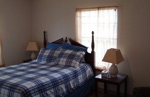 Point House | Catfish Capitol Charming 2-bdrm 1 bathroom house in peaceful East Tawakoni