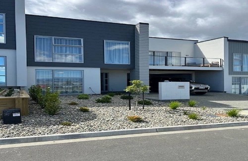 Stoke House | Heven on a Hill