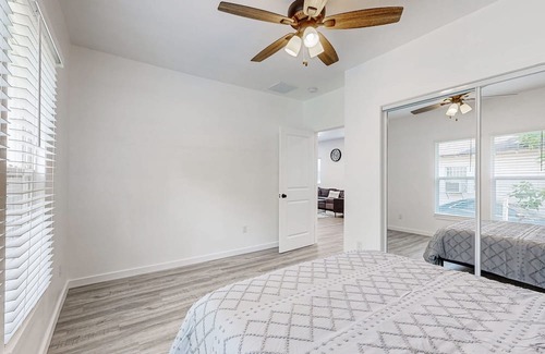 Miami House | Newly remodeled home near Route 66 w/WiFi, AC, Washer/Dryer