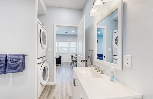 Miami House | Newly remodeled home near Route 66 w/WiFi, AC, Washer/Dryer