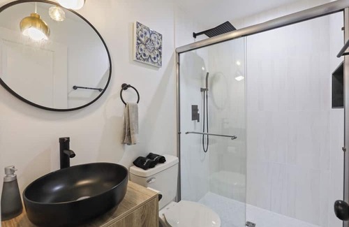 Morton Grove House | Suburban 4bed2bath Oasis- freshly updated