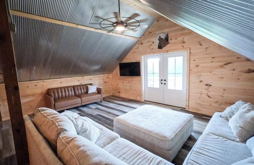 Corbin Condo | Coyote Moon Ranch 4-bed condo barn dominium style borders Forest & Laurel Lake