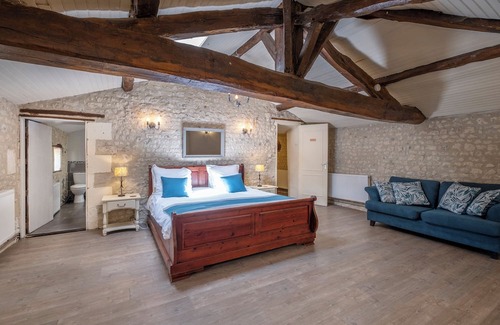 Sud Charente House | Holiday Home 'Domaine Chez Les Rois' with Private Pool, Private Terrace and Wi-Fi