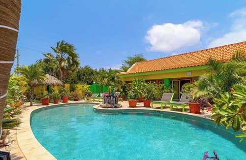 Punto de Oro Apartment | This apartment is a 4 bedroom(s), 4 bathrooms, located in Oranjestad, null.