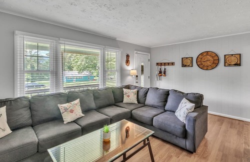 Afton Cottage | NEW LISTING! Hill House Cottage (3-Bedroom) - Pets Allowed by RedAwning