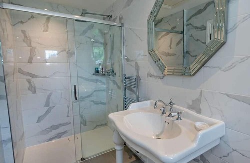 Cookham Dean House | Luxury Riverside Mansion in Marlow