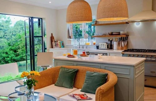 Cookham Dean House | Luxury Riverside Mansion in Marlow