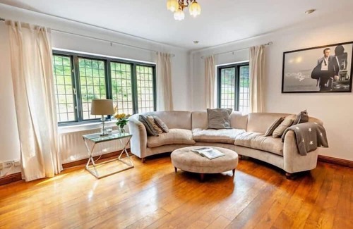 Cookham Dean House | Luxury Riverside Mansion in Marlow