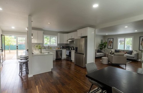 Parkland Bed & Breakfast | Comfy Twin Beds in Tacoma