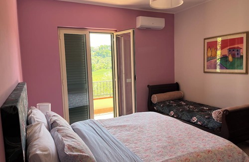 Tortoreto Apartment | Tranquil Retreat Near the Sea and Historic Old Town
