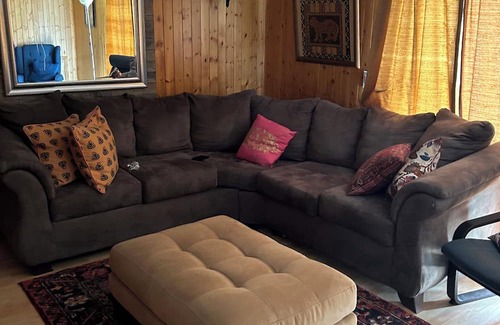 Streamwood House | Cozy 3-Bedroom House in a Prime Location for Families