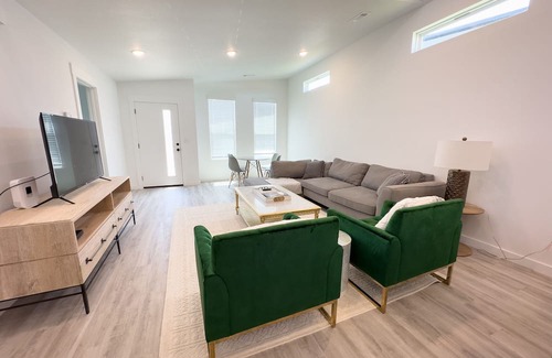 Centerton House | Cozy Retreat with Hot Tub and Kitchen in Bentonville