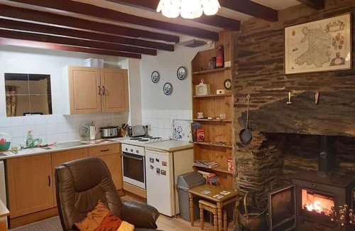 Talsarnau Cottage | Pet Friendly Cottage near Harlech & Portmeirion Getaway