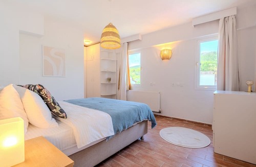 Urla Villa | Relaxing Villa with Garden Near Altinkoy Beach in Urla