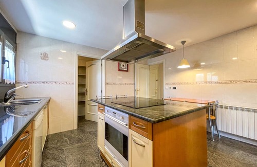 Palau-de-Cerdagne House | Discover Cal Cèrvol Ceretà: Pet-Friendly Escape Awaits
