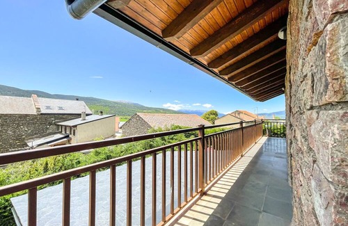 Palau-de-Cerdagne House | Discover Cal Cèrvol Ceretà: Pet-Friendly Escape Awaits
