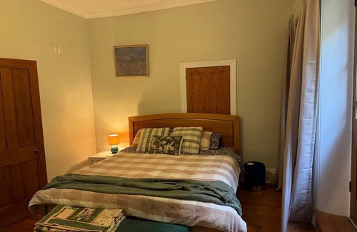 Upper Wakefield Cottage | Charming Cottage Retreat in the Heart of Auburn
