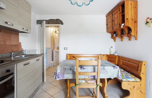 Beverino Apartment | Comfortable Apartment 'La Casa Sulla Collina' with Balcony