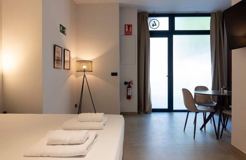 Montolivet Apartment | Trendy Apartment Near Ruzafa with Spa & Breakfast Options
