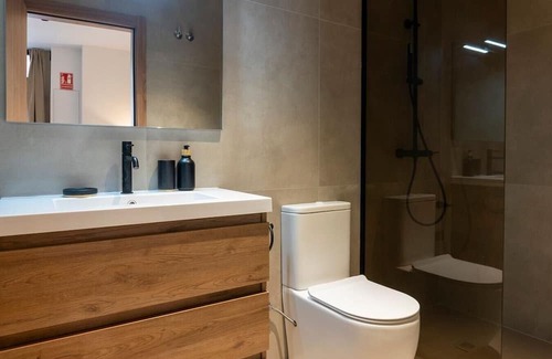 Montolivet Apartment | Trendy Apartment Near Ruzafa with Spa & Breakfast Options