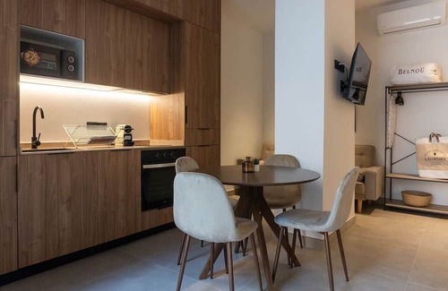 Montolivet Apartment | Trendy Apartment Near Ruzafa with Spa & Breakfast Options