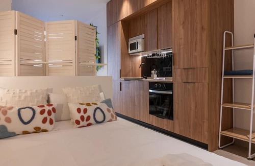 Montolivet Apartment | Modern Studio Retreat Steps from Ruzafa’s Vibrant Scene