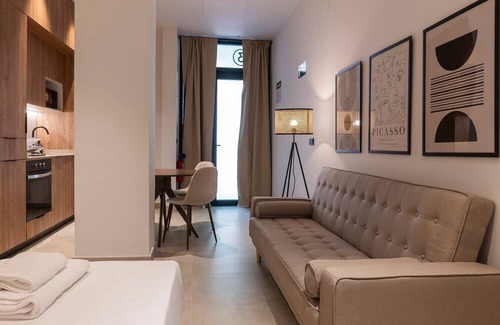 Montolivet Apartment | Modern Studio Retreat Steps from Ruzafa’s Vibrant Scene