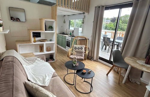 Domalain Cabin | Unique Waterfront Accommodation Ideal for Family Getaways