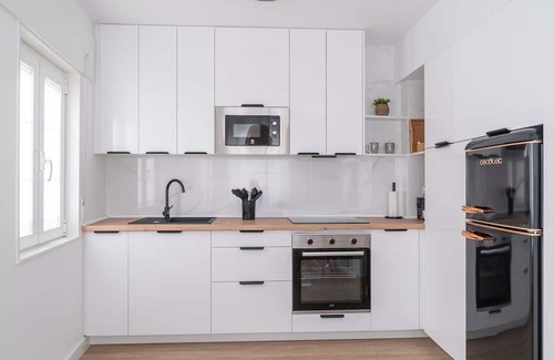 Figueras (Castropol) Apartment | Explore Ribadeo: Wanderlust Estudio with Kitchen Amenities