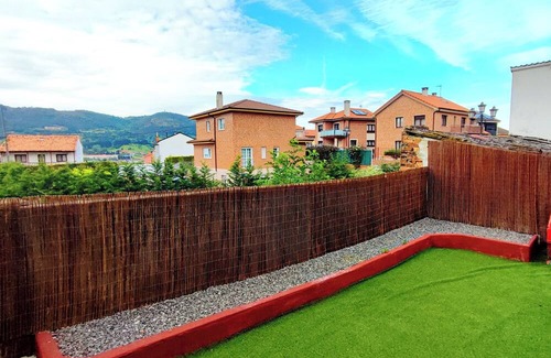 El Cristo y Buenavista Ski Chalet | Vivienda en Oviedo con Patio Exterior y Barbacoa