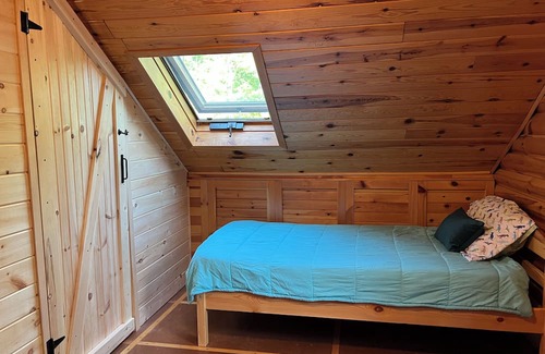 Irondale Cabin | Private Cabin, Perfect for families! Two Kayaks! Horseshoe Pits! Fire Pit!