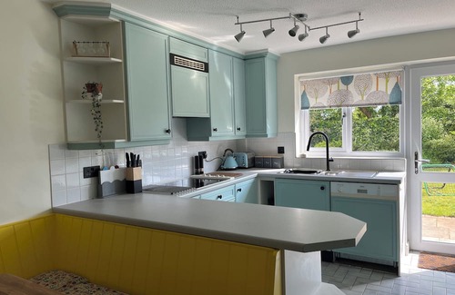 Taunton House | Beautiful bungalow with a sauna, hot tub and games, close to town and walks