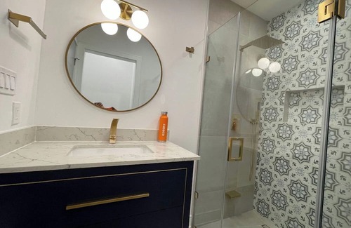Etobicoke House | Afford to Live Like a Kardashian Sociable Living - Toronto: 1620 Islington Av.