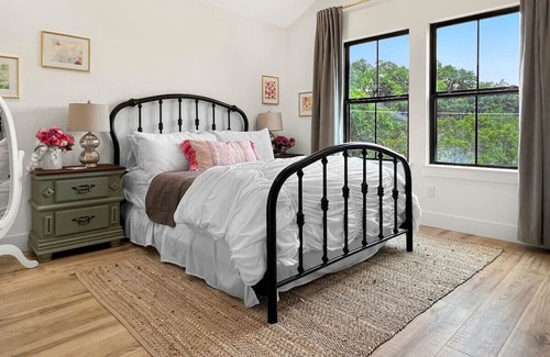 Pedernales Canyon Ranch House | *NEW* Hot Tub, Peaceful Luxe Country Escape! 10 Mins to Galleria! "Rocking A Good Life"