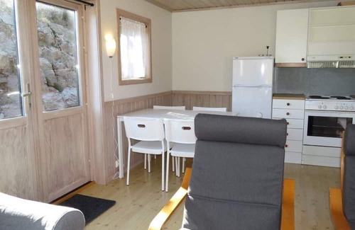 Spangereid House | Holiday home "Ramsland Brygge 5", on the fjord Ramslandsvågen near Ramsland, Spangereid-Lindesnes, southern Norway, max 4 adults child, 2 bedrooms, 1 bathroom, boat mooring at the jetty in front of the house, terrace at the house, final cleaning .