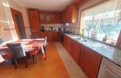 Belinho House | Holiday Home 'Grace House - Casa Inteira' with Mountain View, Private Terrace and Wi-Fi